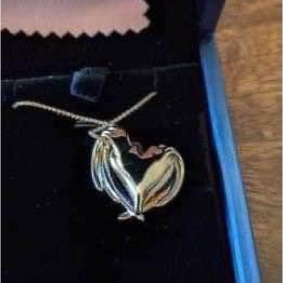 Gorgeous blue heart necklace with a gift box - Picture 5 of 5